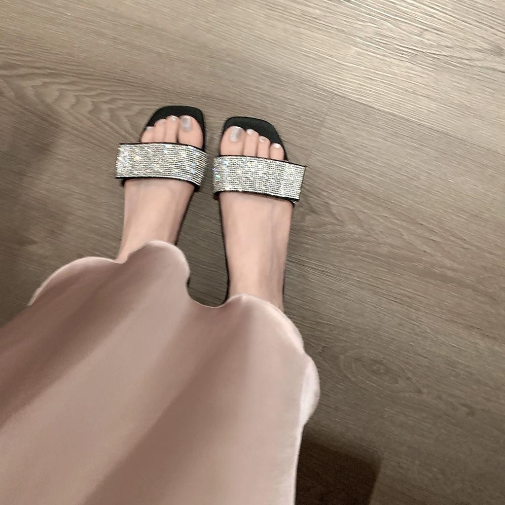 Лето 2025 новые французские шлепанцы с квадратным носком и стразами женские модные универсальные на плоской подошве крутые шлепанцы женская летняя обувь