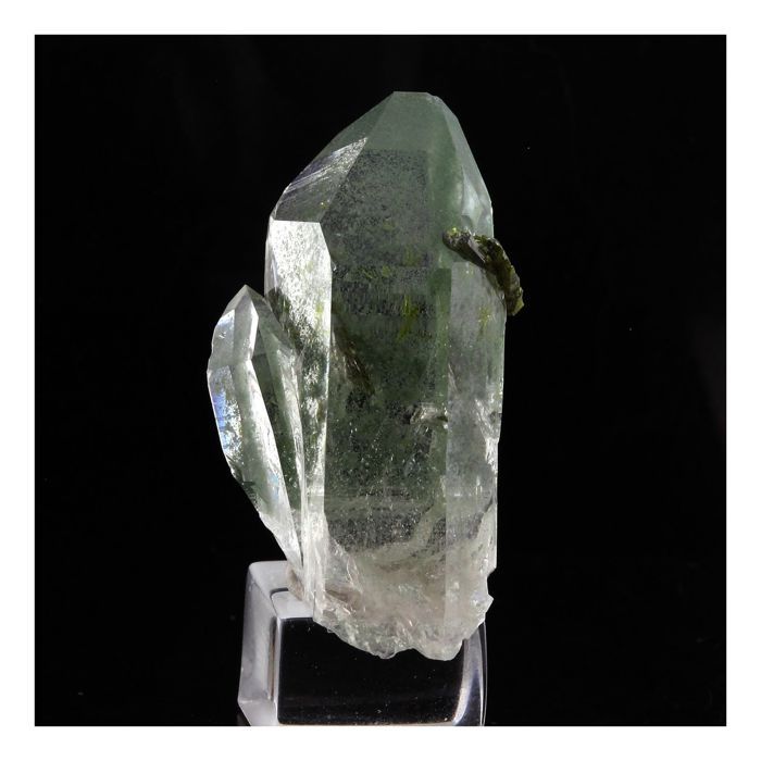 Pierres et Minéraux. Epidote + Quartz. 26.0 ct. Cornillon, Bourg d'Oisans, France..