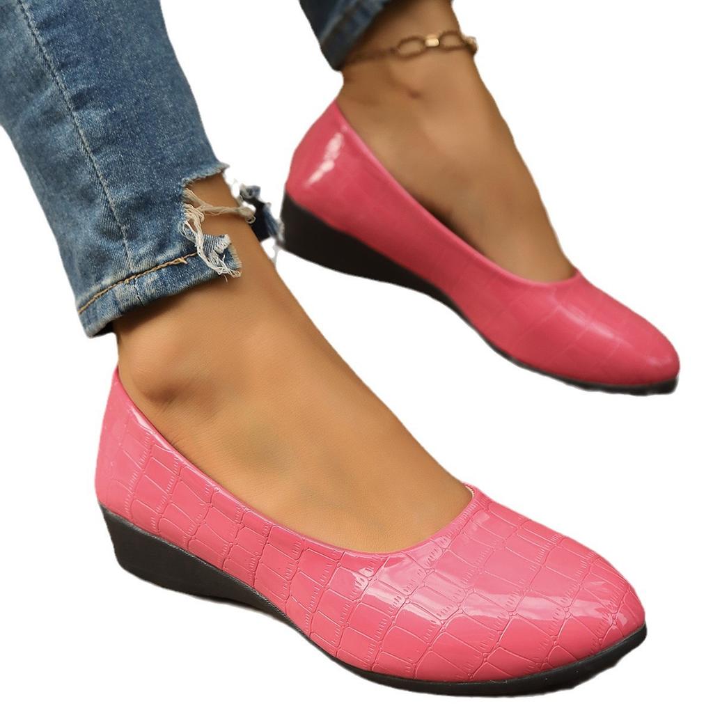 Fashion Large Size Casual Flat Bean Shoes 2025 New Round Toe Shoes for Women Soft Sole Outside To Wear Shallow Mouth Single Shoes Women