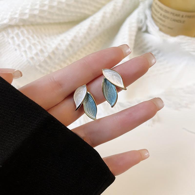 Серебряная игла простые листья холодные серьги-гвоздики женские новые популярные темперамент универсальные элегантные серьги