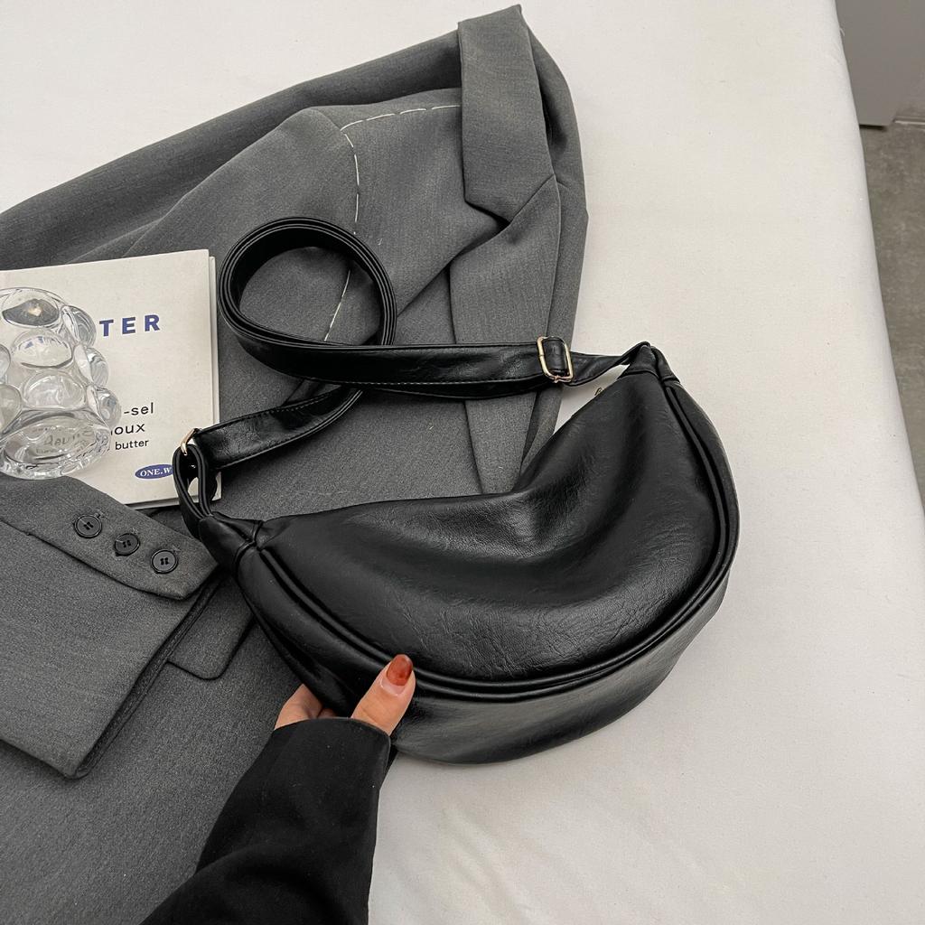 Bag Women's messenger bag 20255 New autumn and winter large-capacity niche design high-end retro shoulder dumpling bag