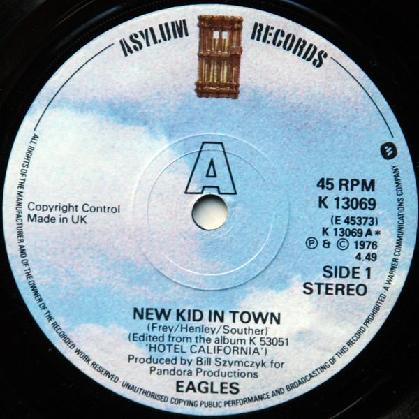 7-дюймовая пластинка EAGLES New Kid In Town K13069 Asylum Records 1976 UK Rock Б/у