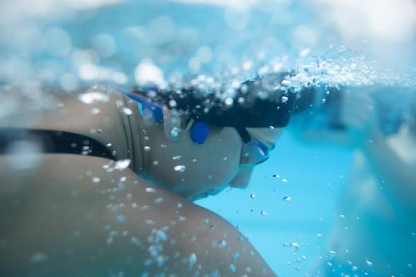 Наушники с костной проводимостью SUUNTO, Наушники с открытым ухом с микрофоном, Bluetooth для плавания и бега, Водонепроницаемые и пыленепроницаемые IP68, 10 часов