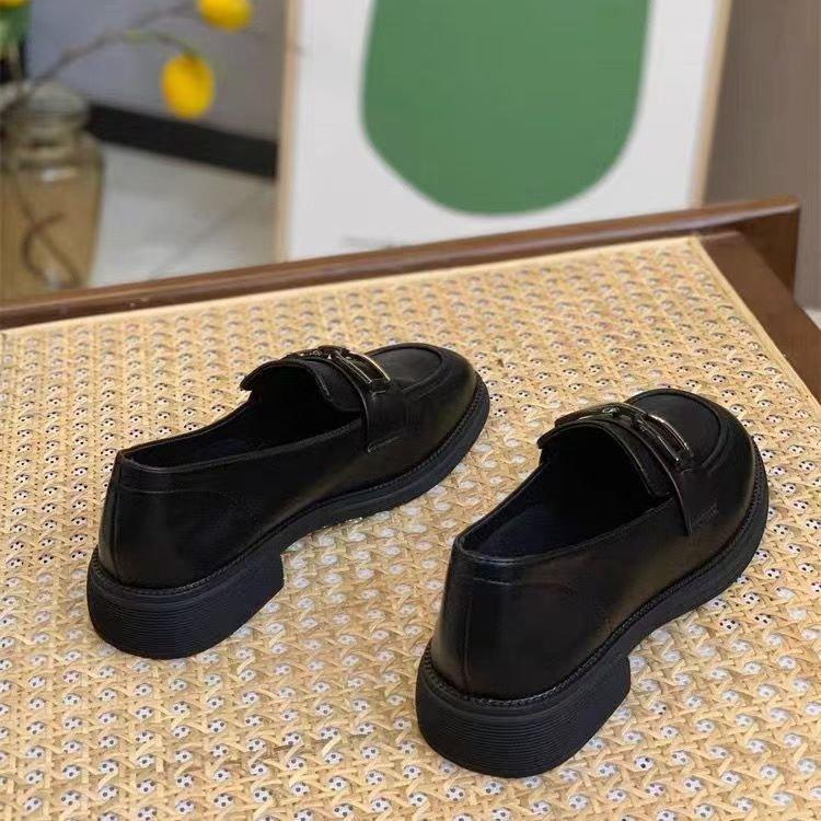 Черные кожаные туфли женские британские туфли с одной педалью 2024 новые универсальные женские туфли осенние туфли на плоской подошве