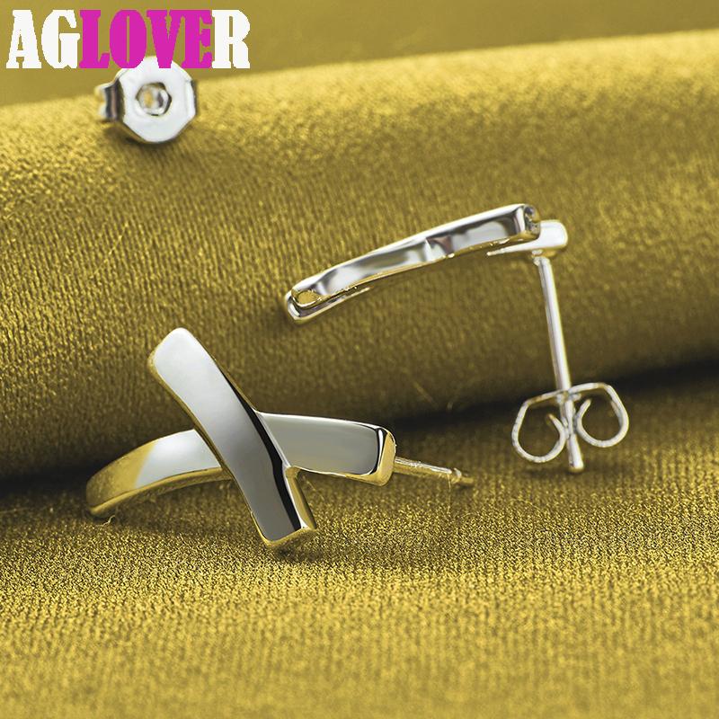 Ювелирные изделия из серебра 925 пробы с серьгами-гвоздиками