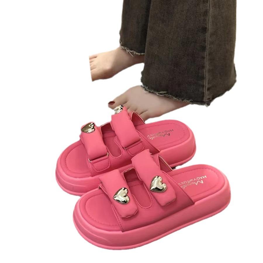 Интернет знаменитости супер огненные тапочки женская летняя одежда 2024 новинка наступание на дерьмо чувство крест толстый низ усиливающий пляж одно слово крутые тапочки