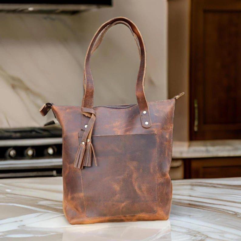 Кожаная сумка-тоут из натуральной кожи с большим передним карманом, один размер — идеальный подарок для нее. ( Доступно 3 захватывающих цвета )