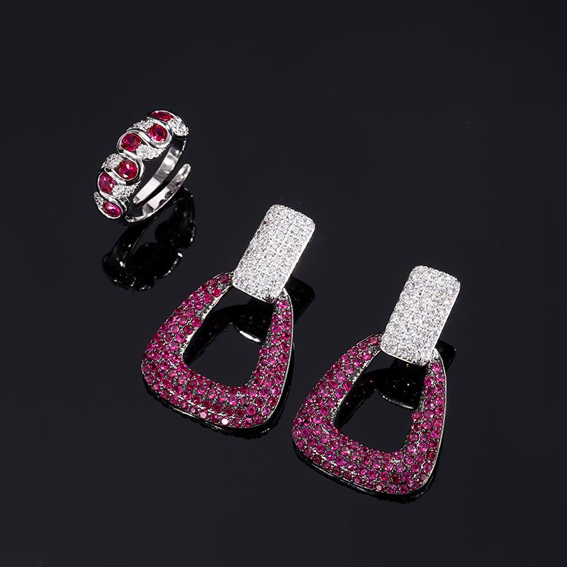 Ювелирные изделия Красное трапециевидное кольцо Серьги из красного корунда Серебряные иглы 925 пробы Модный комплект High Sense Fashion