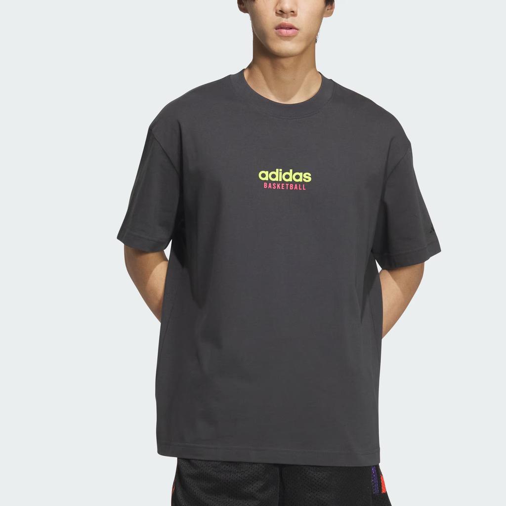 adidas Футболка с графическим принтом для баскетбола, мужские топы с круглым вырезом и короткими рукавами, карбон-черный JD6403