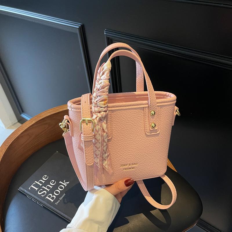 Premium bag women's 2025 new trendy and popular casual versatile shoulder bag super fire messenger bucket bag