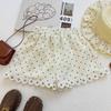 Летний комплект из двух предметов для девочек: топ в горошек без рукавов с воротником Питер Пэн и шорты с рюшами. Стильный наряд.