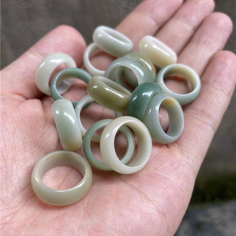 Кольца из натурального белого нефрита «Бодхи» и аксессуары с эффектом состаривания в угольном цвете