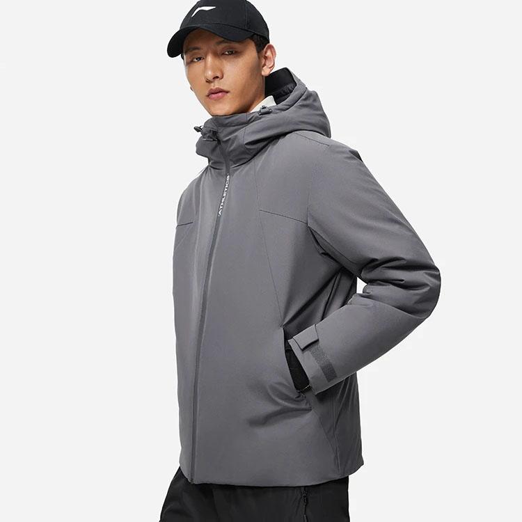 Li-Ning Мужская куртка Fitness Series FW23, однотонная, водостойкая, антистатическая, свободная, короткая, магнитная, серая, AYMT309-3