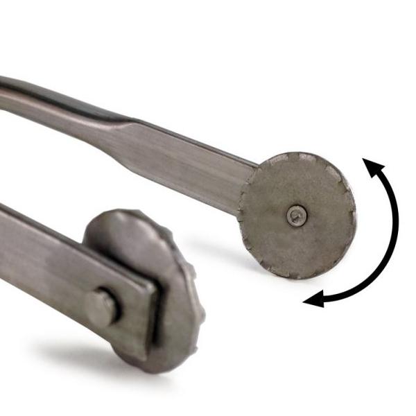 Волшебные зажимные колеса для барбекю, позволяющие переворачивать жареные колбаски.