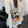 Сумки Сумка Женская 2025 Новая Модная Мода Контрастный Цвет Сумка-Ведро на Шнурке Осенняя Текстурированная Сумка-Мессенджер