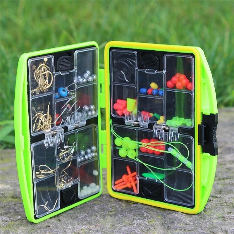 Набор рыболовных снастей и инструментов в коробке