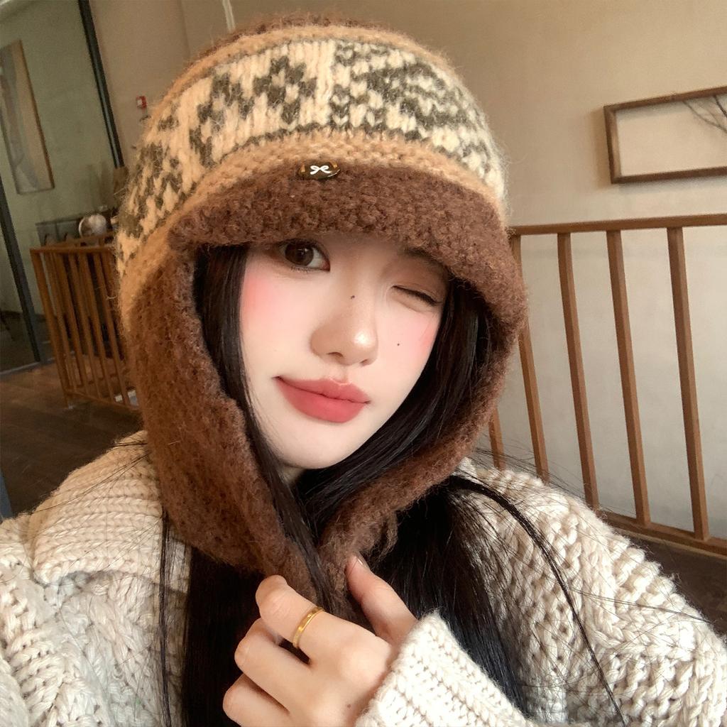 Knitted strap wool hat women's new thickened thermal ear protection hat shows a small face and cold-proof Lei Feng hat
