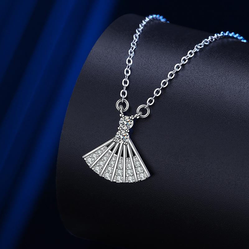 New Skirt Necklace Chain Chain Chain Women Small Luxury Inlaid Japan and Korea Simple Fan Pendant
