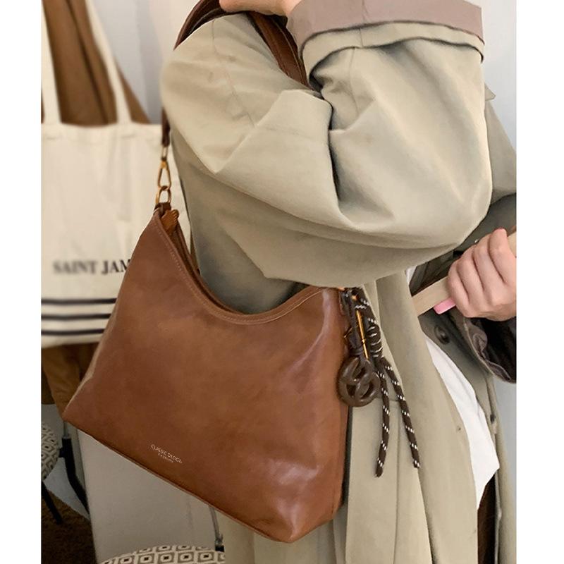 Tote bag 2026 new women's bag summer armpit bag large capacity fashion versatile retro commuter shoulder bag