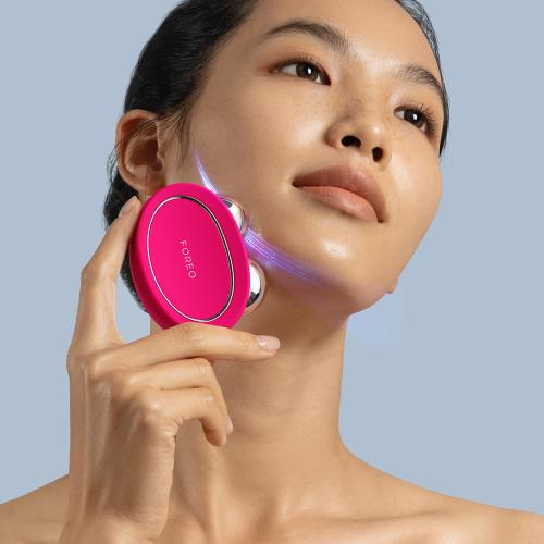 FOREO Устройство Bear 2 для контуринга лица и ухода за мелкими морщинами (3 цвета) (Фуксия)