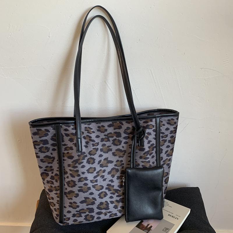2025 New Korean Niche Leopard Print Tote Bag Retro Casual Shoulder Bag Large-capacity Commuter Bag