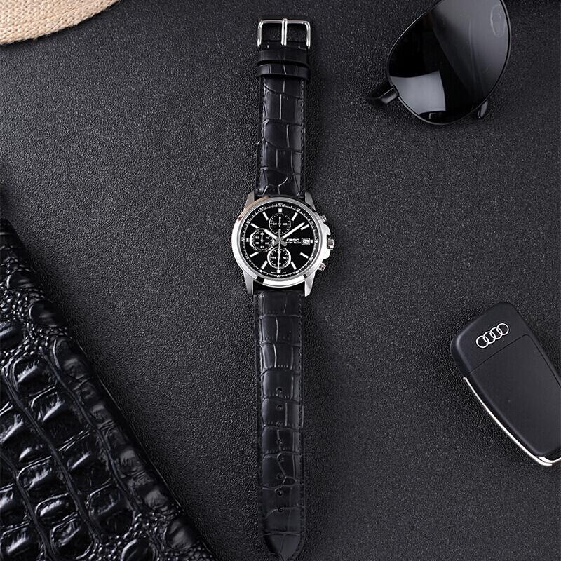 Casio Часы Мужские Черные MTH-5001L-1APR Дизайн с Тремя Циферблатами Водонепроницаемые Стрелки Простой Кварцевый Механизм Кожаный Ремешок
