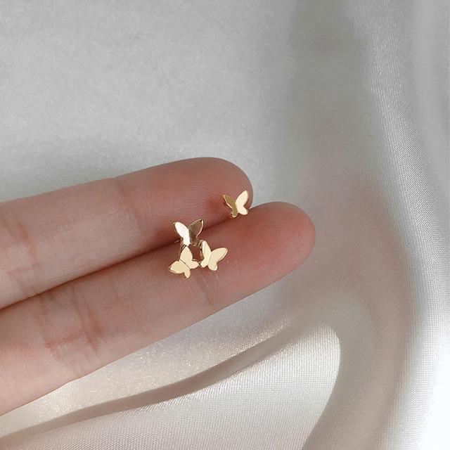 ANENJERY Медные асимметричные серьги-гвоздики в виде бабочек для женщин, простые темпераментные серьги, корейские украшения