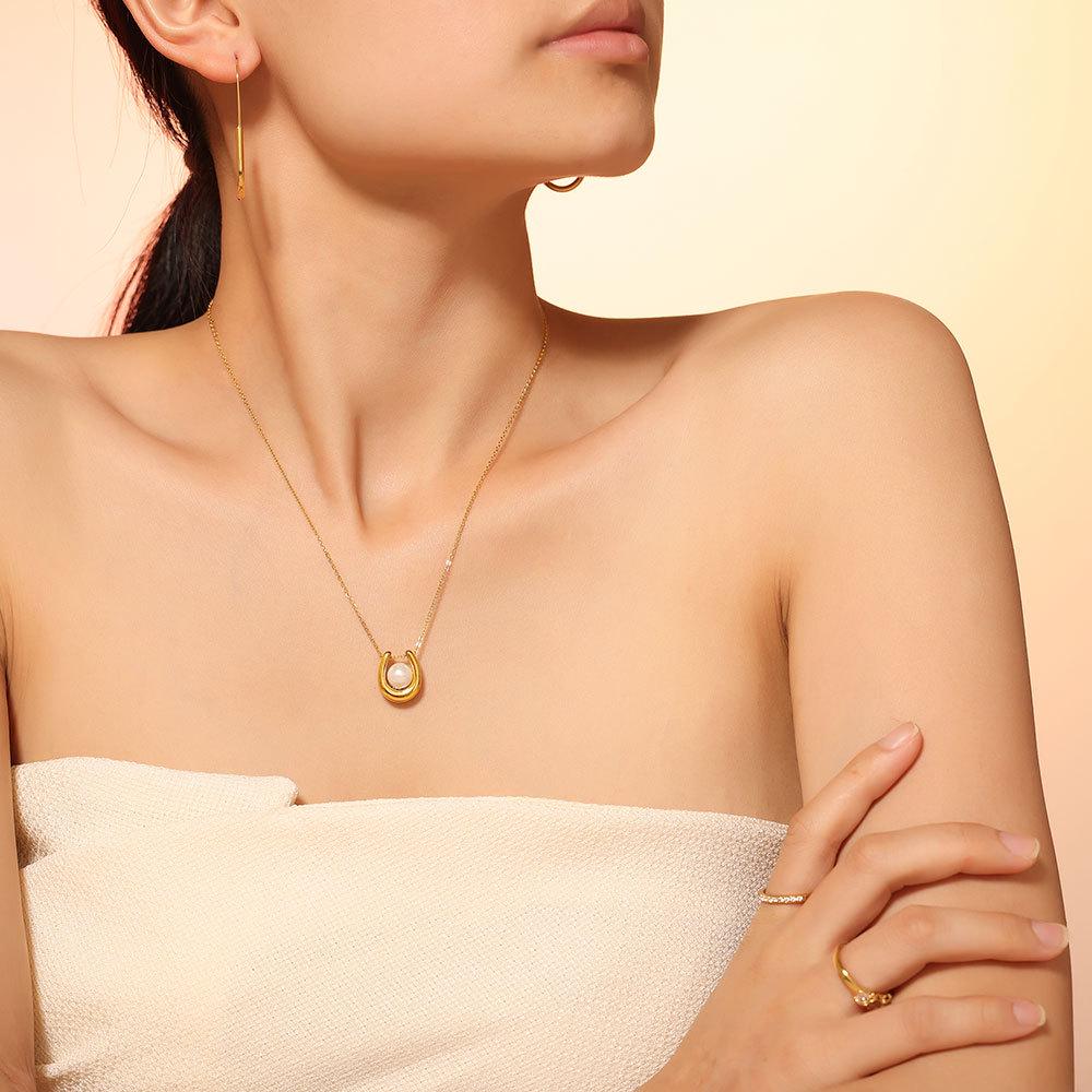 Ожерелье с подвеской в виде геометрического сердца с имитацией жемчуга, титановая сталь с покрытием из 18-каратного золота - элегантные украшения для женщин