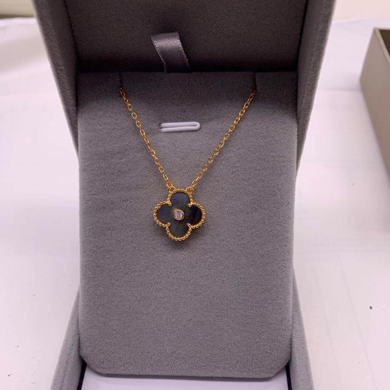 Легкое роскошное ожерелье с подвеской в виде четырехлистного клевера, рябчика, красного агата и малахита на золотой цепочке