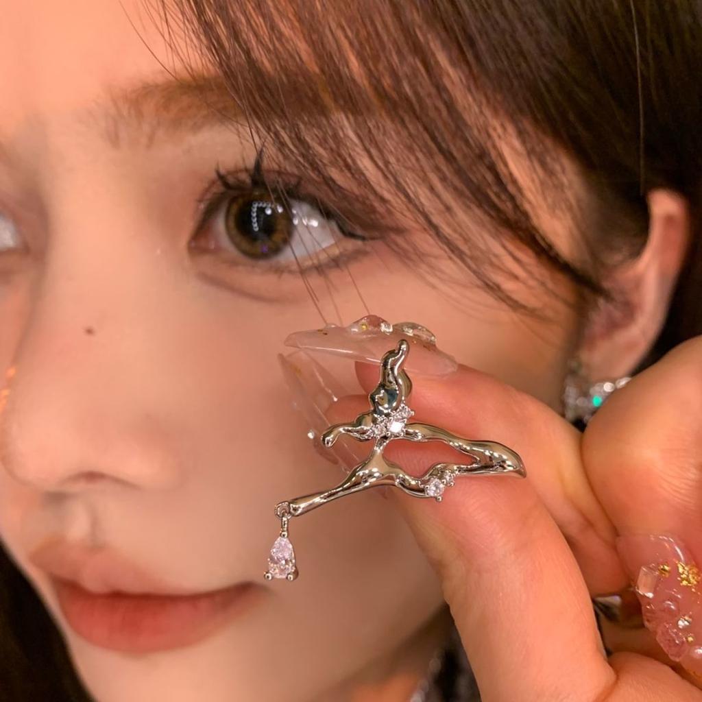 Y2K стильные нерегулярные серьги-гвоздики в форме бабочки женские полые цирконы из жидкого металла, индивидуальные очаровательные аксессуары, модные ювелирные изделия