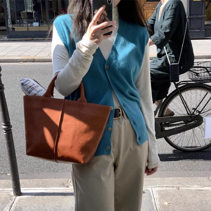 Женский однотонный топ с высоким воротником и длинными рукавами - мягкий, универсальный, базовый на осень