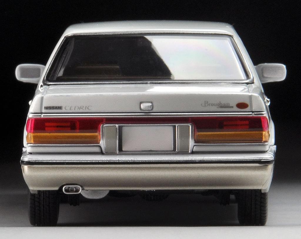Масштабная модель Tomica Limited Vintage Neo Cedric V30 Turbo Brougham VIP 1/43 TLV-N43-24a (Белый/Бежевый)