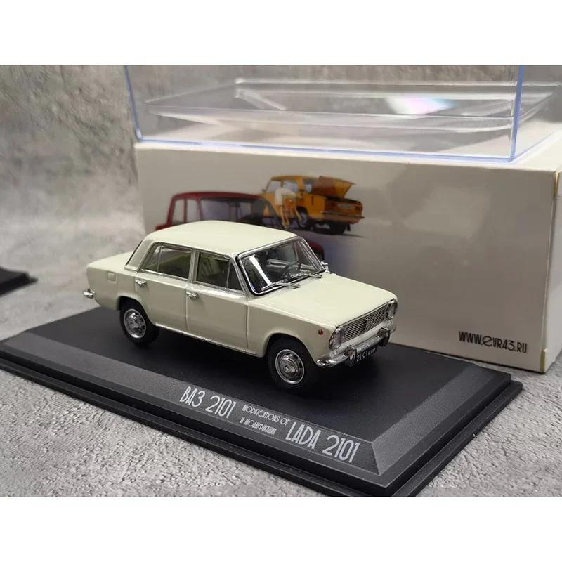 Литой под давлением масштаб 1/43 LADA BA3 2101 Модель автомобиля из сплава Сувенир Статические декоративные элементы Коллекция транспортных средств EVR43 Праздничные подарки Игрушка