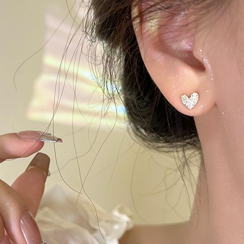 Серьги-гвоздики Love с бриллиантами, женские, легкие, роскошные, нишевого дизайна, инкрустированные цирконием, серьги-сердечки