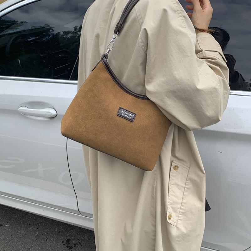Матовая ретро сумка женская большой вместимости 2025 новая осенне-зимняя повседневная сумка-мессенджер нишевая на плечо подмышку сумка-ведро