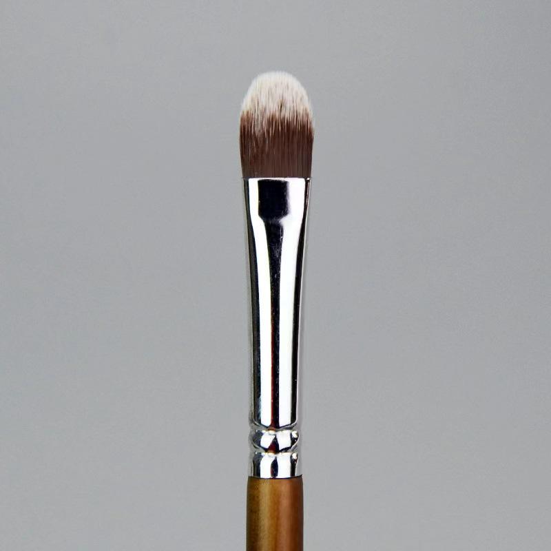 Скошенная кисть для макияжа из шерсти животных для теней, растушевки, консилера и нанесения на губы и брови.