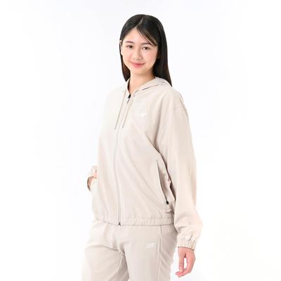 Эластичная тканая куртка TWF [New Balance] Женская (AWJ51503) (Тимбервульф)