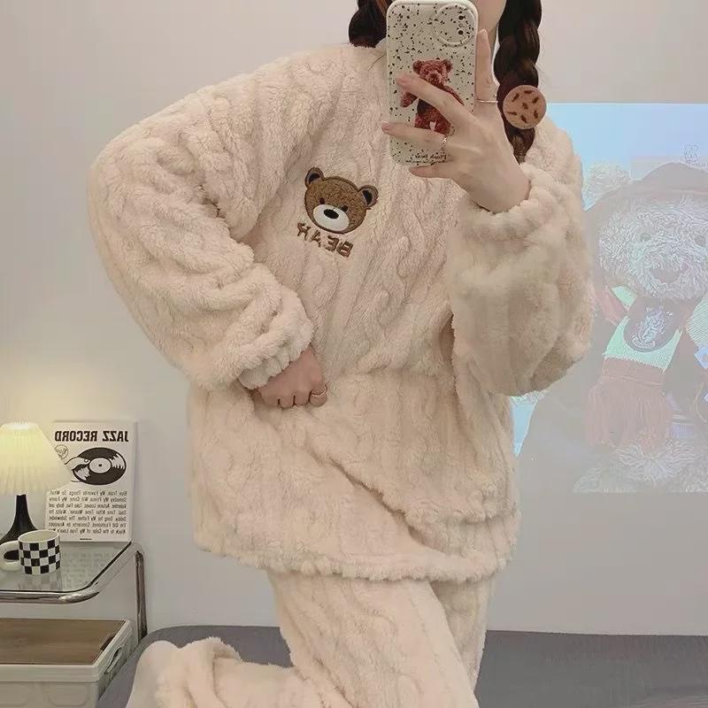 Women's Winter Velvet Pajama Set: Thick, Warm, Long-Sleeve Floral Design