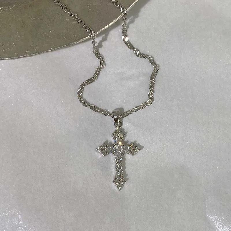 Elegant Zircon Cross Pendant Necklace for Women – Versatile and Stylish Choker Clavicle Chain