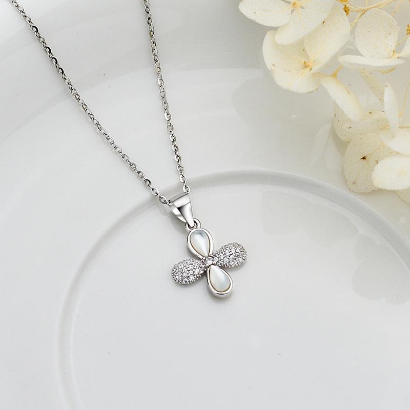 Цветочное ожерелье для женщин, легкая роскошь, высококачественная цепочка на ключицу, четырехлистный клевер, изысканный и универсальный дизайн, ощущение удачи