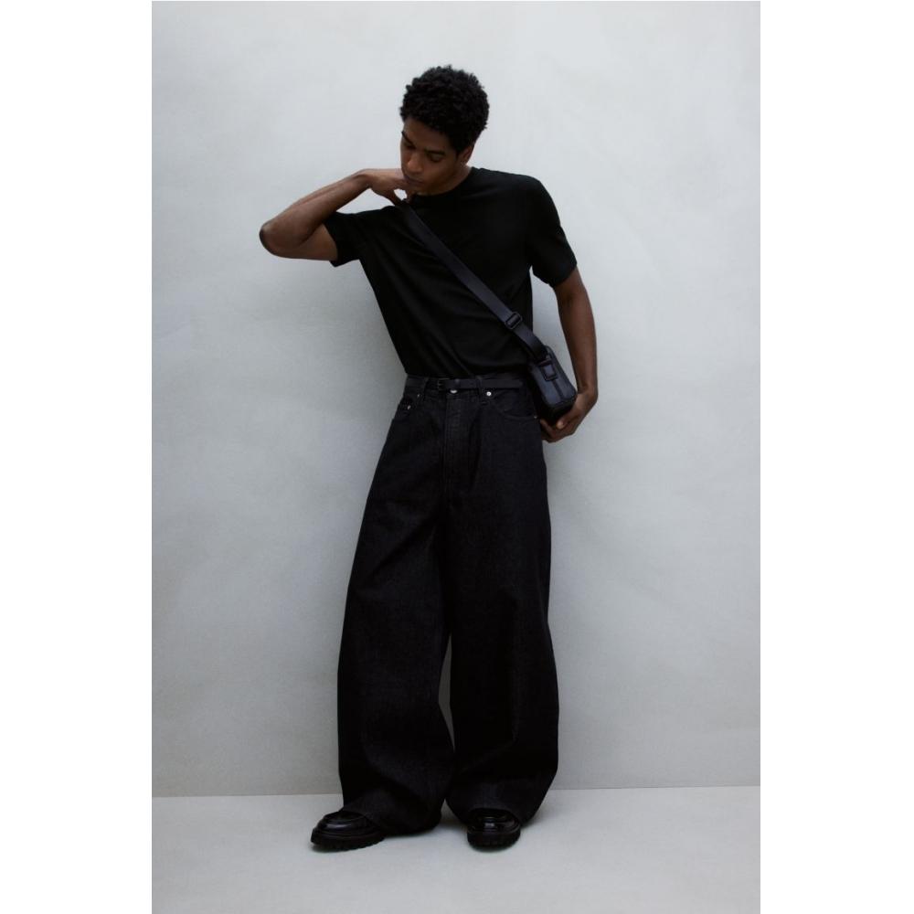 Футболка HM TexTured Regular Fit, черная