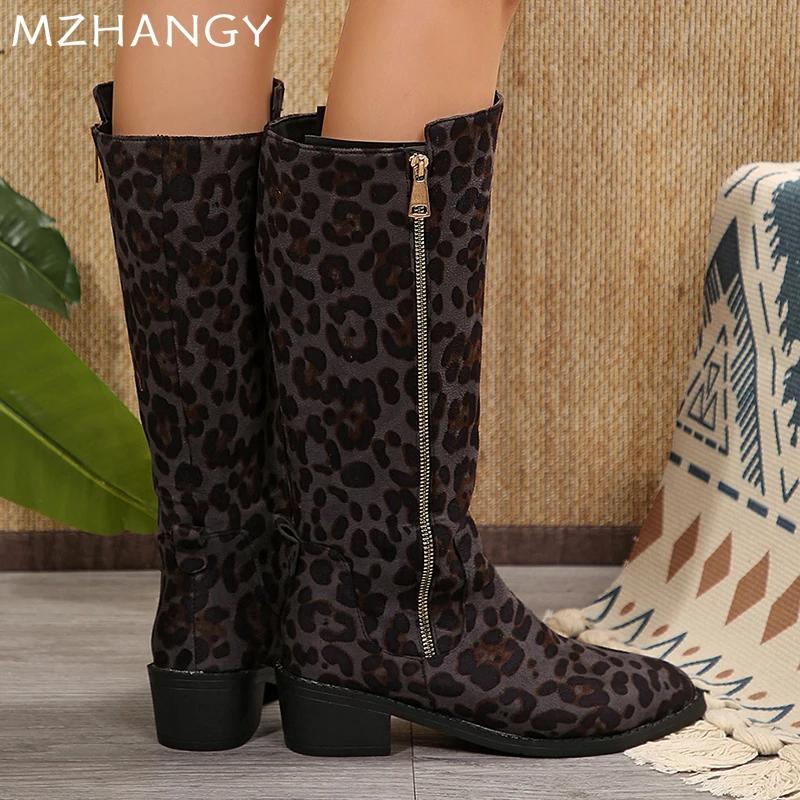 Модные женские леопардовые высокие сапоги из замши до колена на низком каблуке, женские модные зимние повседневные мотоциклетные сапоги 2025 года Mujer Botas