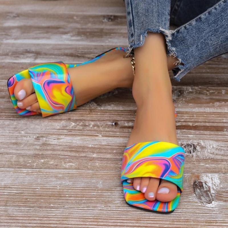 Мода 2024 года Обувь для женщин Новые модные базовые женские тапочки Летние уличные тапочки на плоской подошве с квадратным носком Цветные тапочки