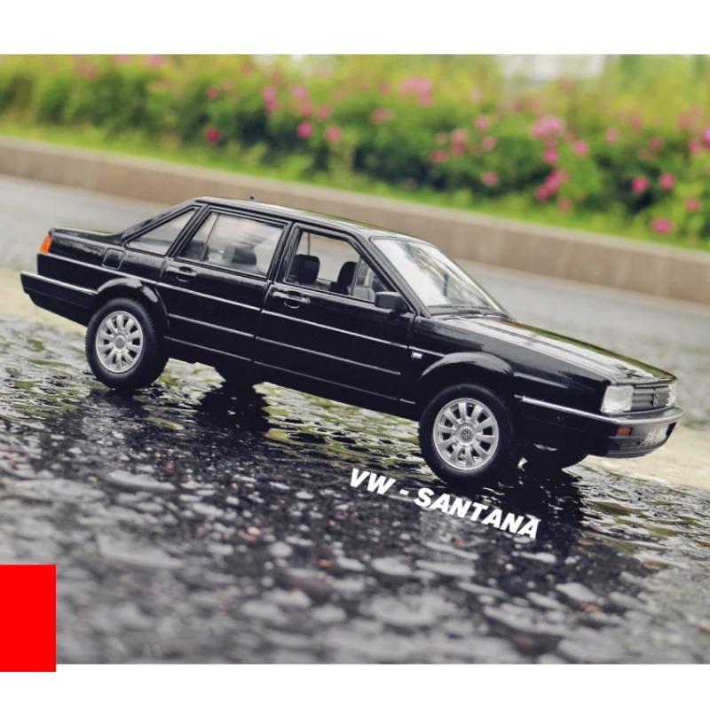 Welly 1/24 Volkswagen SANTANA Alloy Diecasts Metal Toy Vehicles Car Model Miniature Scale Model Collection Kids Delicate Gifts