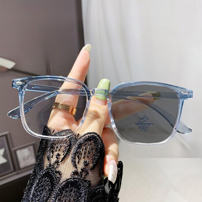 Color-changing Anti-blue Glasses Fashion Men's and Women's Myopia Glasses Clear Color-changing Glasses Big Face and Thin Glasses Frame.