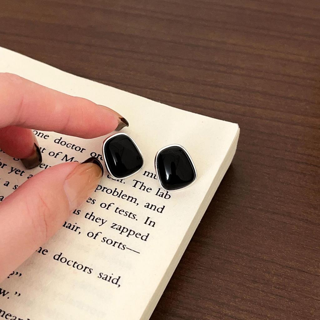 Yinruitai Exaggerated S925 Sterling Silver Black Stud Earrings – Elegant, Unique High-End Design