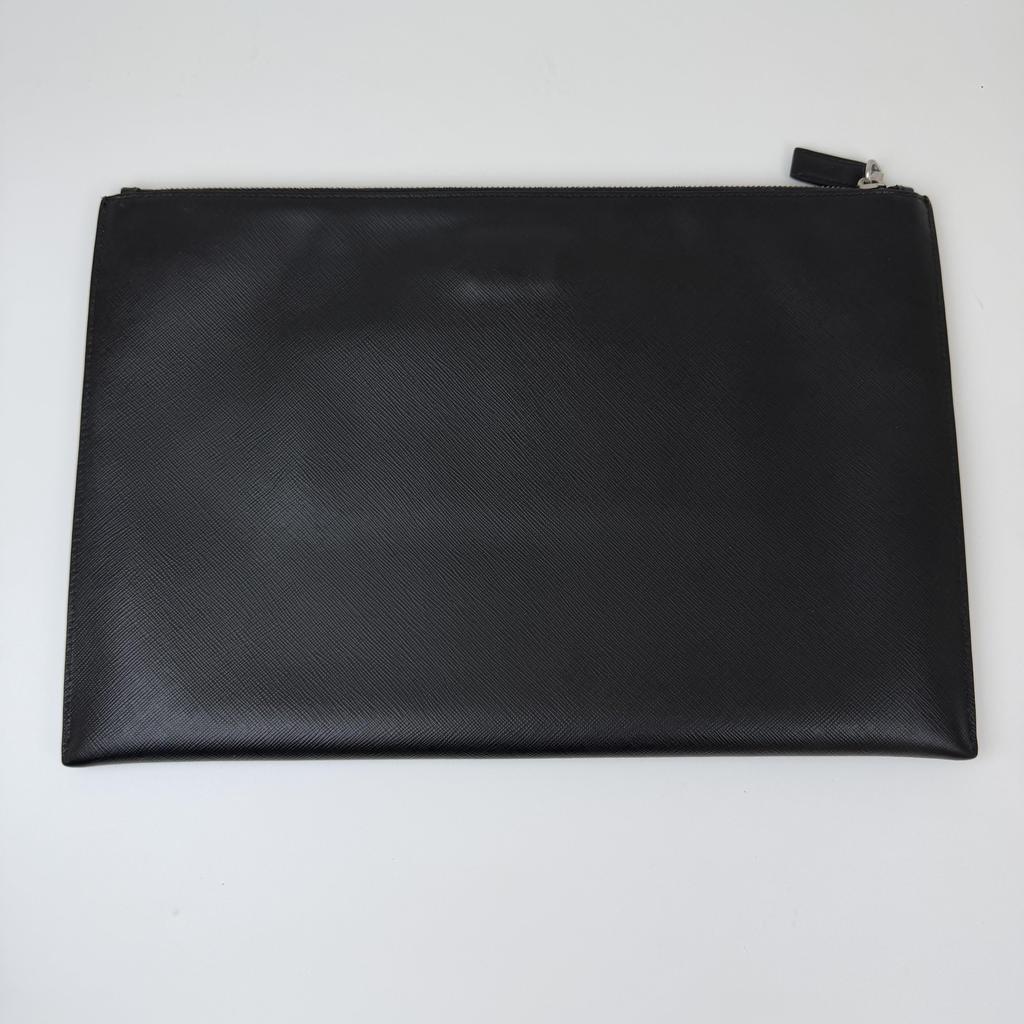 [Pre-Owned] Clutch Black Leather Logo Crosshatch Handbag Silver Hardware - Very Good #1MR3RUN