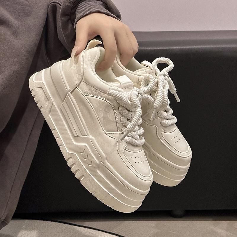 Платформенные повседневные кроссовки с внутренней высотой, увеличивающей рост, черные туфли, маленькие белые туфли, женские 2025 новые маленькие мужчины