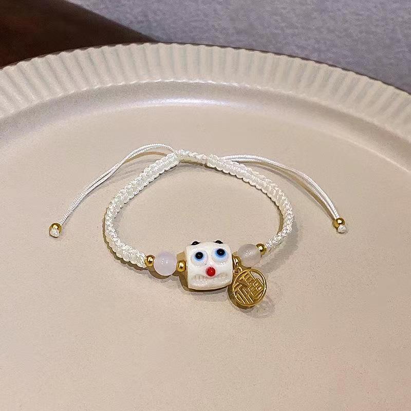 Elegant French Pearl Bracelet: Chic Retro Design for Women