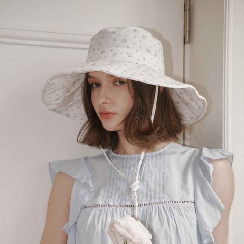 ALLINCOMPLETE Широкая шляпа-ведро с цветочным ремешком Синий цветок